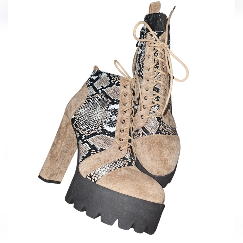 💖🔽Only Maker Stylish Tan and Black Platform Boots